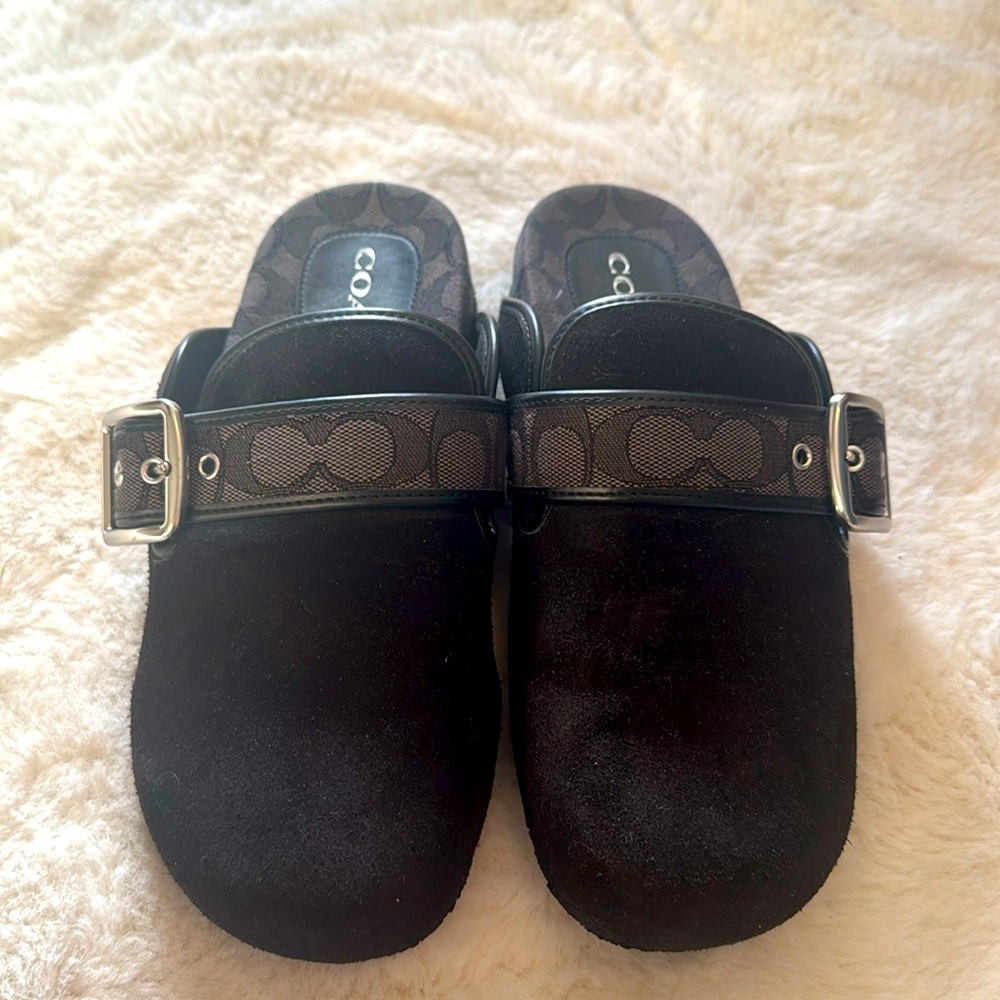 Worn once Coach slides 🖤